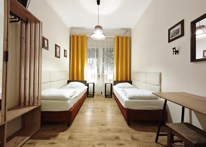 Hostel Helvetia - Private Rooms In City Center Warsaw